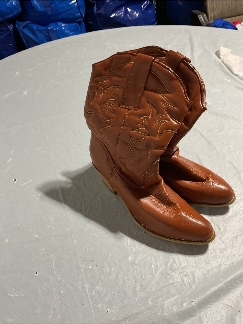 Classic Women's Brown Western Cowboy Boots. Look small peel see a picture